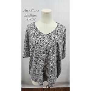 Filly Flair Floral Top M Black Ivory Boho Cottagecore Flowy Stretch Pocket Tee